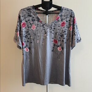 Chic Gray Floral Women's Tee